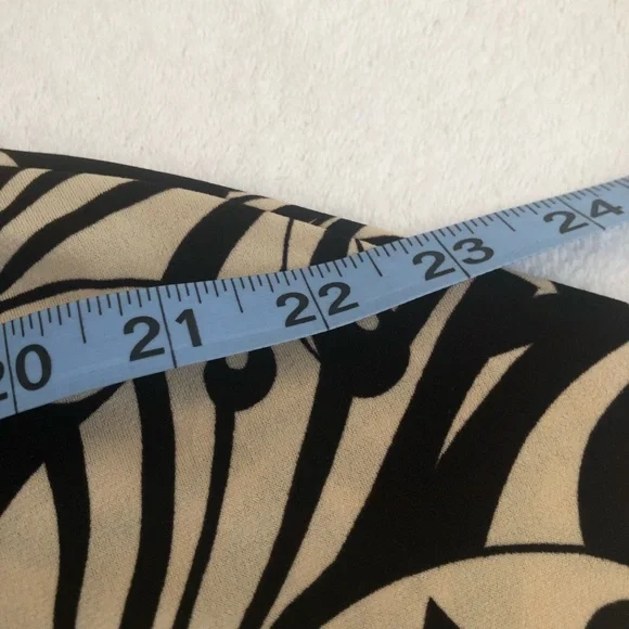 Scarlett Short Sleeves V-Neck Midi Patterned Dress - Picture 6 of 8